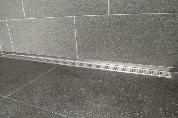 Schluter Inox achterwandovergang 23-35mm inloopdouche 100 cm, Doe-het-zelf en Bouw, Tegels, Nieuw, Overige typen, Ophalen