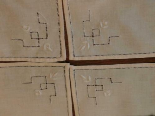 4 vintage servetten, Huis en Inrichting, Keuken | Textiel, Zo goed als nieuw, Overige typen, Beige, Ophalen of Verzenden