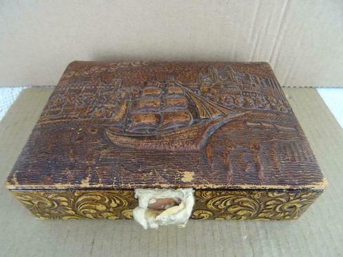 Boîte à bijoux ancienne boîte à bijoux en bois recouverte de, Antiquités & Art, Curiosités & Brocante, Enlèvement ou Envoi