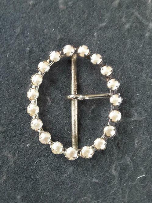 Boucle de ceinture ovale 53 x 43 mm avec 19 perles blanches, Hobby & Loisirs créatifs, Couture & Fournitures, Neuf, Enlèvement ou Envoi