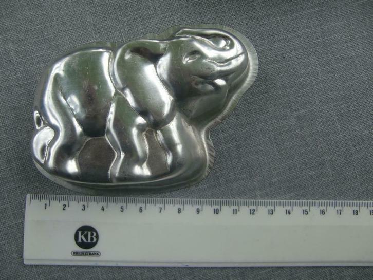 BAKVORMPJES OF PUDDING VORM OLIFANT, Hobby en Vrije tijd, Taarten en Cupcakes maken, Zo goed als nieuw, Bakvorm, Taarten of Cupcakes