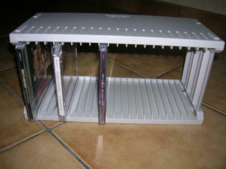 range CD en plastique pour 22 CD, Maison & Meubles, Accessoires pour la Maison | Étagères pour CD & DVD, Comme neuf, CD, Moins de 25 disques