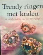 Trendy ringen met kralen, Livres, Loisirs & Temps libre, Fabrication de bijoux, Utilisé, Enlèvement ou Envoi