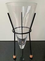 Vaas van glas met staander van metaal - NIEUW