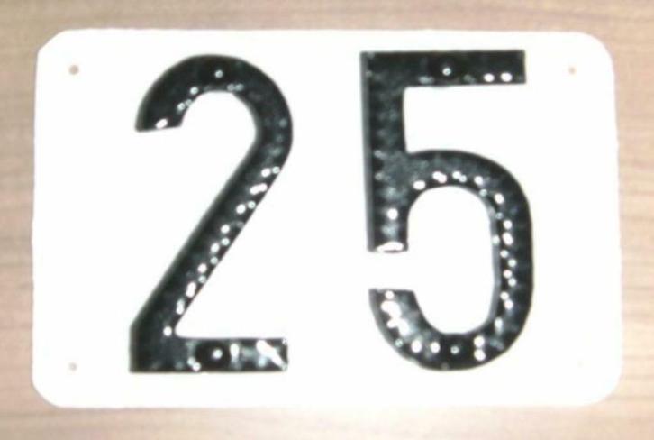 Huisnummer 25 in metaal 10x15cm., Tuin en Terras, Brievenbussen, Nieuw, Staal, Ophalen of Verzenden