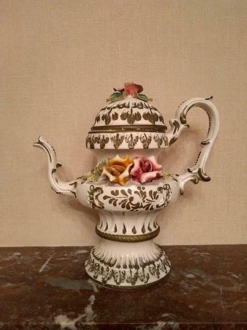 Théière / cafetière décorative en porcelaine de Bassano, Antiquités & Art, Antiquités | Porcelaine, Enlèvement ou Envoi