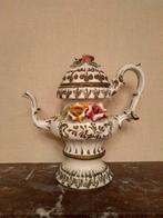 Decoratieve thee / koffie kan van Bassano porselein, Ophalen of Verzenden
