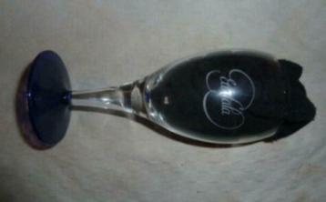 Water glas EAULALA op blauwe voet beschikbaar voor biedingen