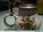 oude mosterdpot met metalen deksel