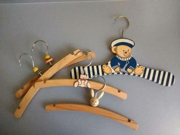 2 houten kinderkapstokken, Kinderen en Baby's, Ophalen, Nieuw, Kapstokje