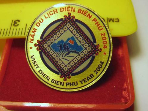Militaria Pin Visit Dien Bien Phu Year  F465, Collections, Objets militaires | Général, Autres, Enlèvement ou Envoi