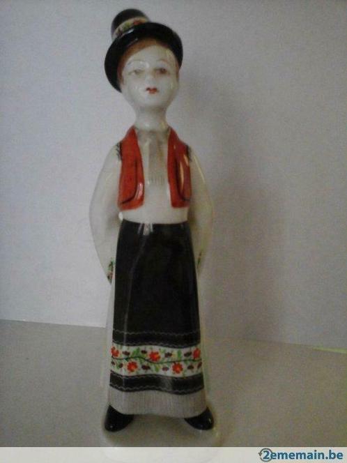 Figurine Hongroise en porcelaine des années 50..., Antiquités & Art, Antiquités | Céramique & Poterie, Enlèvement ou Envoi