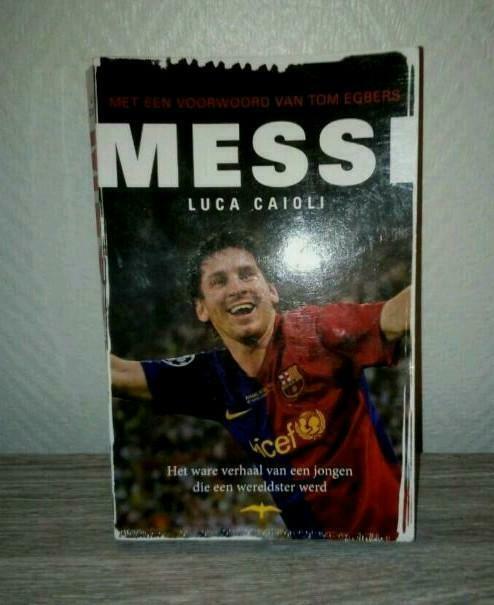 ⭐ Boek : Messi, Sport en Fitness, Voetbal, Ophalen of Verzenden