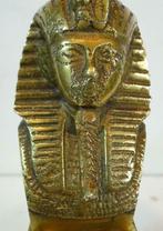 statue : Pharaon à la barbe stylisée, Enlèvement ou Envoi