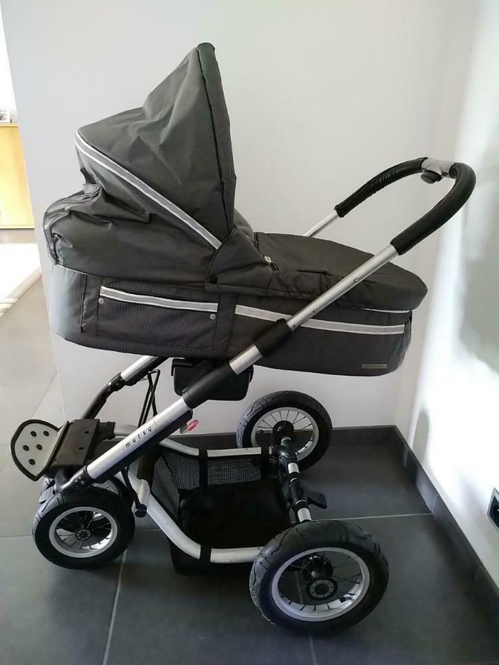 Prachtige volledige grijze driewieler buggy - Mutsy, Kinderen en Baby's, Kinderwagens en Combinaties, Gebruikt, Combiwagen, Mutsy