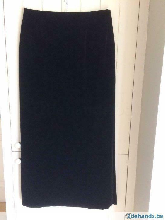 "Vintage" Velvet (Velours) Zwarte Lange Rok, met split -  42, Kleding | Dames, Rokken, Nieuw, Maat 42/44 (L), Ophalen of Verzenden