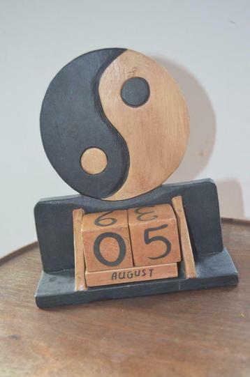 yin yang kalender beschikbaar voor biedingen