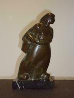 1946 DOLF LEDEL bronzen beeld vrouw met mand enig ex gesign., Ophalen