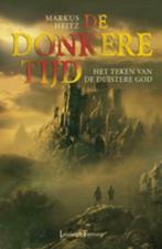 De Donkere Tijd - Het Teken van de Duistere God, Ophalen of Verzenden, Gelezen