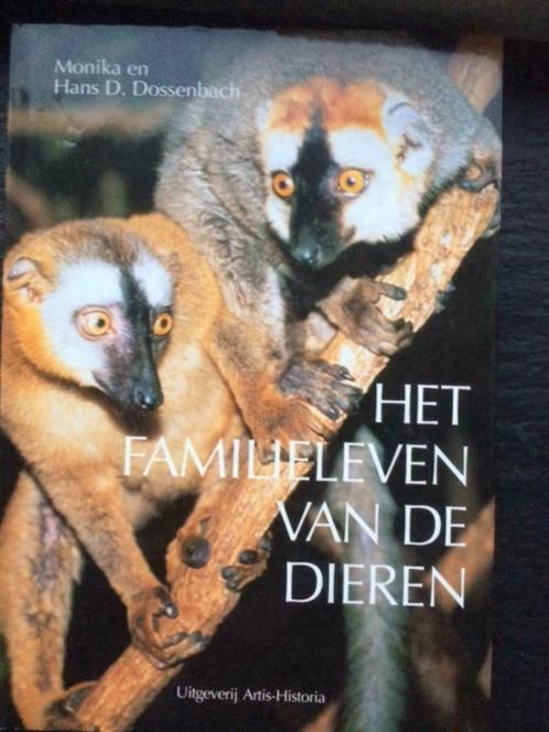 Boek Het familieleven van de dieren  -prima staat, Boeken, Dieren en Huisdieren, Zo goed als nieuw, Overige diersoorten, Ophalen