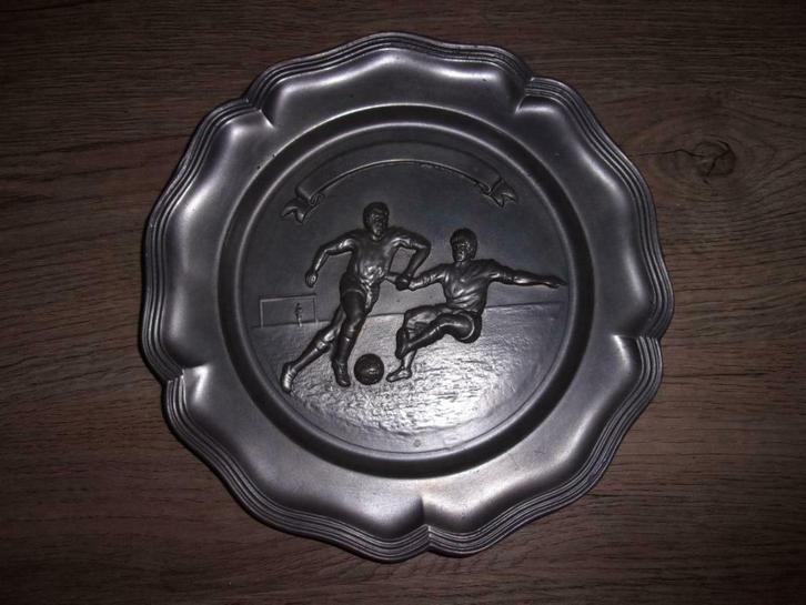 tinnen bord "voetballers", Antiek en Kunst, Antiek | Tin, Ophalen of Verzenden