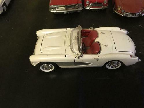 Voiture miniature 1 18 Chevrolet Corvette 1957 Road Signatur, Hobby & Loisirs créatifs, Voitures miniatures | 1:18, Comme neuf