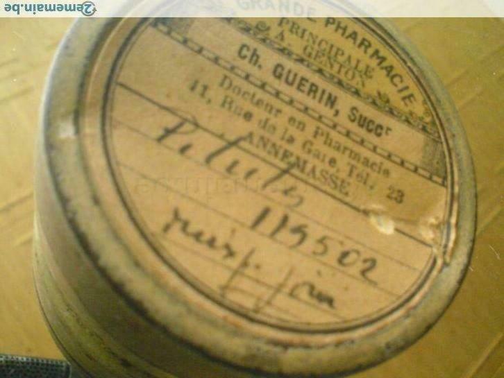 A voir  ancienne belle boite à pillules en métal grise, Collections, Collections Autre, Utilisé, Enlèvement