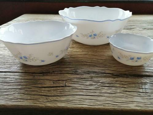 Set vintage Arcopal nestschalen "Veronica", Huis en Inrichting, Keuken | Servies, Ophalen of Verzenden