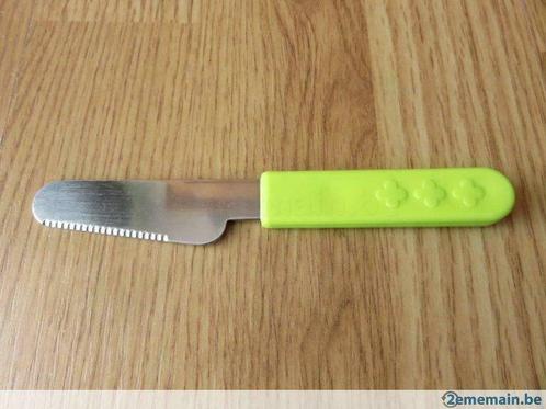 superbe petit couteau pour enfant en métal et plastique, Enfants & Bébés, Aliments pour bébé & Accessoires, Utilisé, Autres types