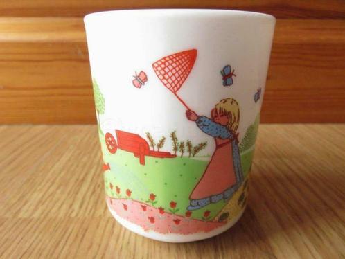 mug tasse avec dessin campagne chasse au papillon en arcopal, Maison & Meubles, Cuisine | Vaisselle, Comme neuf, Tasse(s) et/ou soucoupe(s)