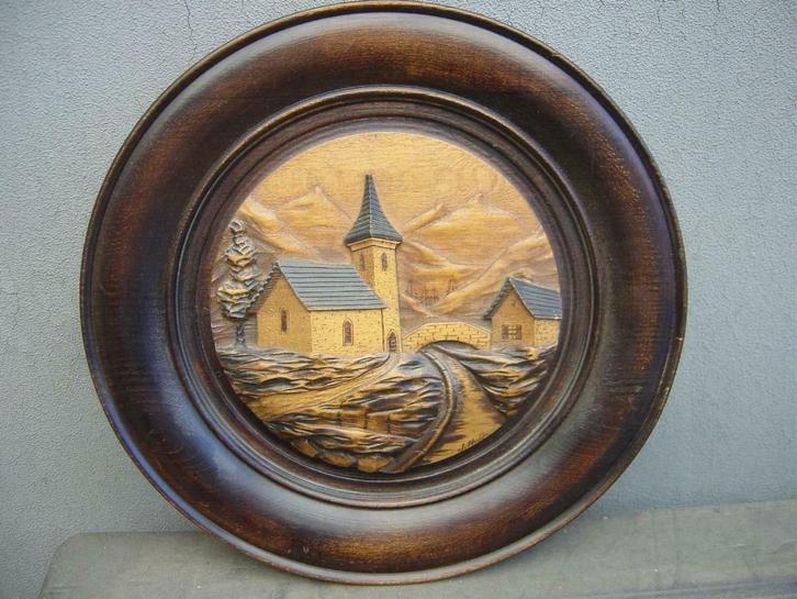 Assiette murale bois église alpine, Antiquités & Art, Art | Sculptures & Bois, Enlèvement ou Envoi