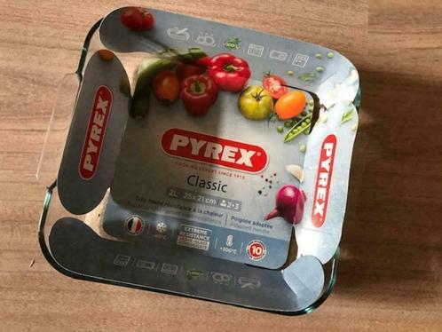 Nieuwe PYREX ovenschaal van 2 liter (25 x 21 cm), Huis en Inrichting, Keuken | Potten en Pannen, Nieuw, Overige typen, Glas, Ophalen of Verzenden