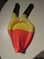 plastick opblaasbare hand met Belgische driekleur 2 vingers, Ophalen of Verzenden, Gebruikt