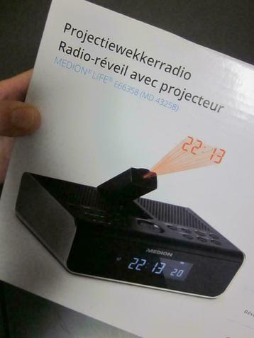 Projectiewekkerradio; projecteert op muur/plafond NIEUWstaat beschikbaar voor biedingen