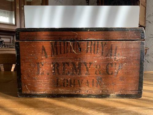 houten kist A MIDON ROYAL E. REMY & Cie VINTAGE, Huis en Inrichting, Woonaccessoires | Kisten, Zo goed als nieuw, Overige houtsoorten