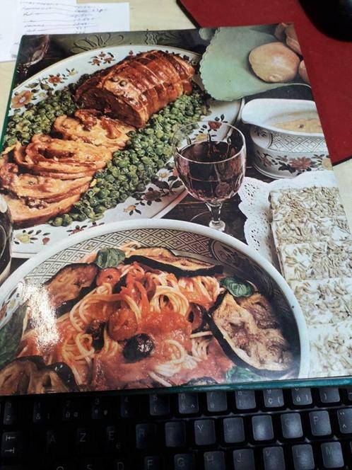 Kookboek ' 100 Komplete Menu's ' van Lekturama, Livres, Livres de cuisine, Utilisé, Entrées et Soupes, Plat principal, Europe