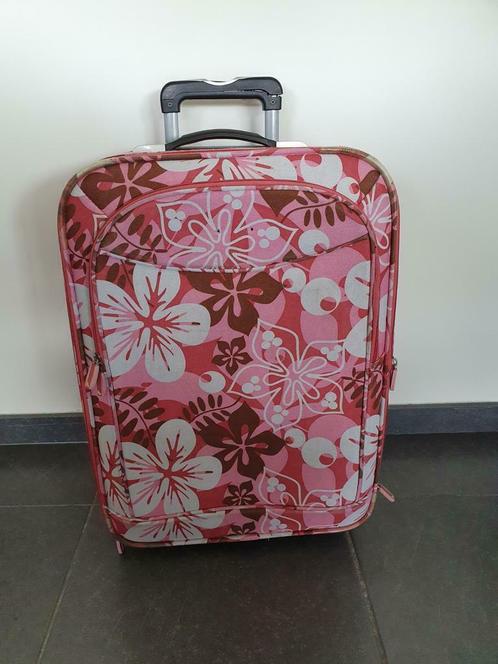 roze valies op wieltjes, Handtassen en Accessoires, Tassen | Reistassen en Weekendtassen, Gebruikt, Roze, Wieltjes, Ophalen
