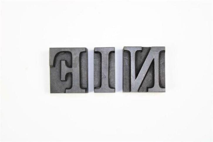 Oude drukletters "FIN", Antiek en Kunst, Curiosa en Brocante, Ophalen of Verzenden