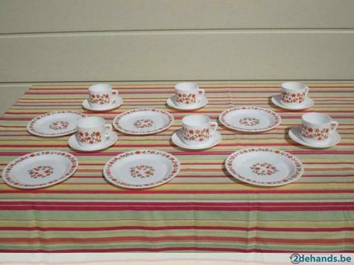 6 tassen 6 onderzetbordjes 6 dessertborden arcopal scania, Huis en Inrichting, Keuken | Servies, Gebruikt, Bord(en)