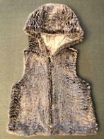 Mouwloos vest met capuchon 128/8 jaar in gevoerde sherpa, Meisje, Trui of Vest, Ophalen of Verzenden, Zo goed als nieuw