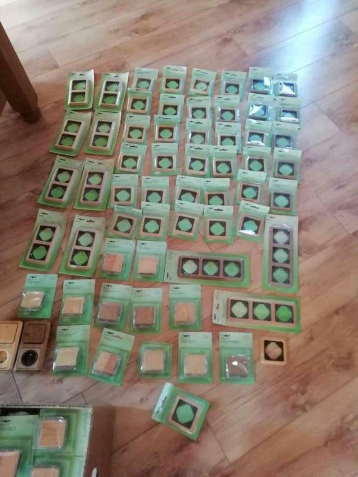 schakelaars en stopcontacten in echt hout, Doe-het-zelf en Bouw, Elektriciteit en Kabels, Nieuw, Ophalen of Verzenden
