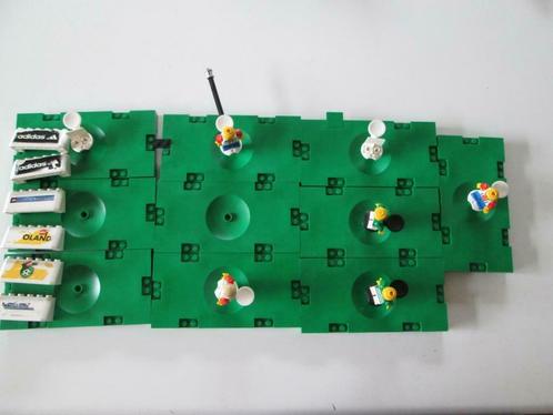 Lego; delen van voetbalveld; 10 grasmatten, 5 voetballers, Enfants & Bébés, Jouets | Duplo & Lego, Utilisé, Lego, Briques en vrac