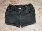 3 shorts 122-128: 1 zwart, 1 jeans en 1 gebroken wit, Fille, Ensemble, Utilisé, Enlèvement ou Envoi