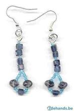 nieuwe oorbellen met blauwe kralen - 5 cm lang, Hobby en Vrije tijd, Ophalen of Verzenden, Nieuw, Kraal