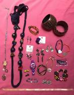 Lot bijoux (29) colliers, bracelets, boucles d’oreilles,..., Bijoux, Sacs & Beauté