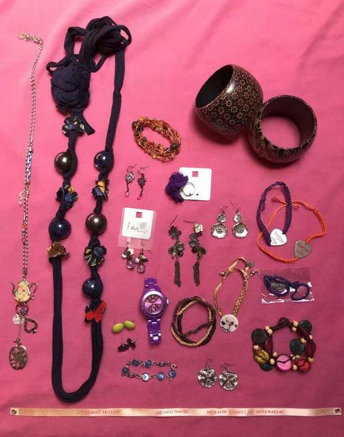 Veel sieraden (29) kettingen, armbanden, oorbellen, ..., Handtassen en Accessoires, Armbanden