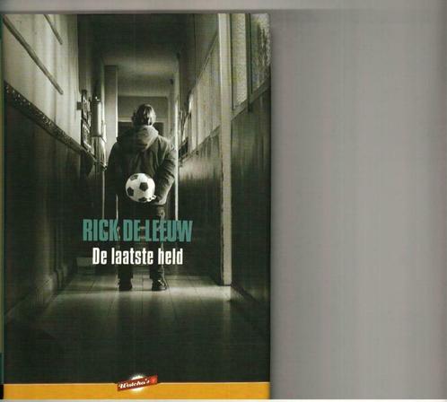 De laatste held Rick De Leeuw/sept20, Boeken, Romans, Zo goed als nieuw, Ophalen of Verzenden
