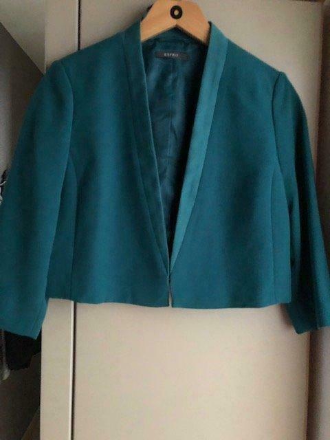 Korte crêpe blazer in smokingstijl, Kleding | Dames, Jasjes, Kostuums en Pakken, Gedragen, Ophalen of Verzenden