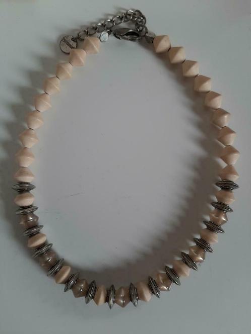 Mooie halsketting Les Cordes met beige en zilver, Handtassen en Accessoires, Kettingen, Zo goed als nieuw, Zilver, Beige, Verstelbaar