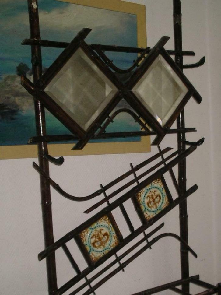 KAPSTOK 1900 IN BAMBOE DECORATIE VAN TEGELS EN SPIEGELS, Antiek en Kunst, Antiek | Meubels | Kasten, Ophalen